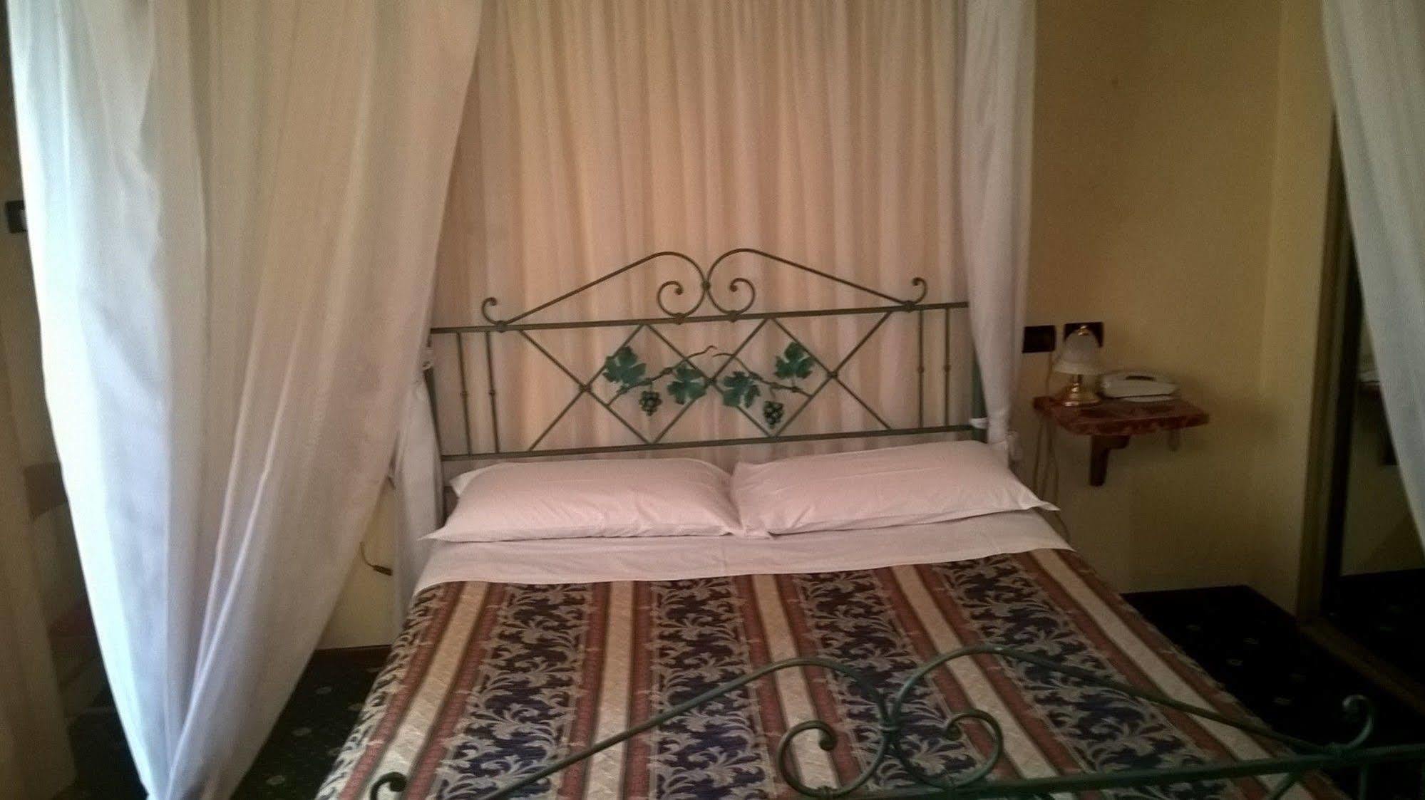 Hotel Parigi Castel San Pietro Terme Eksteriør bilde