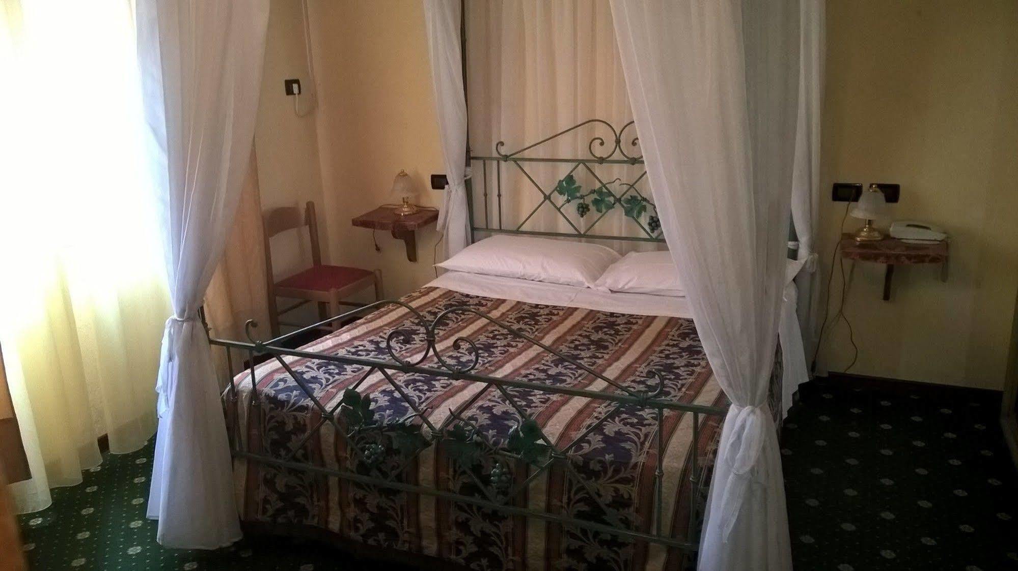 Hotel Parigi Castel San Pietro Terme Eksteriør bilde